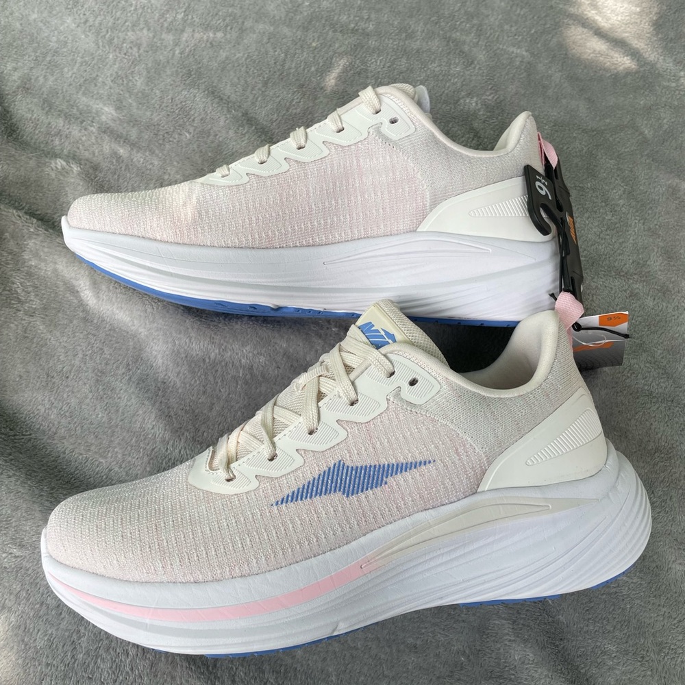 NWT Avia Women’s Comfort 2 Athletic Shoes with Memory Foam Insole - Picture 3 of 5